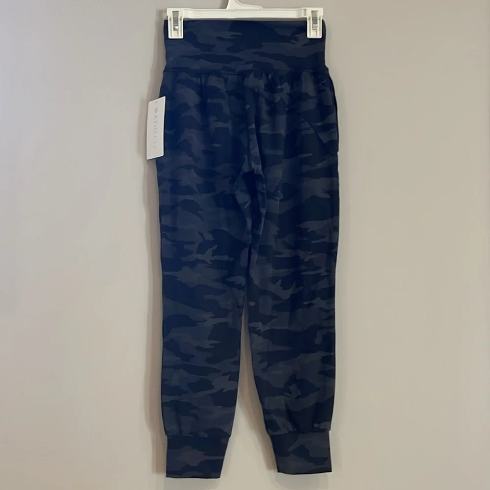 NWT Athleta Salutation Camo Jogger High Rise Fall Athleisure Pilates XS Petite - Picture 5 of 10